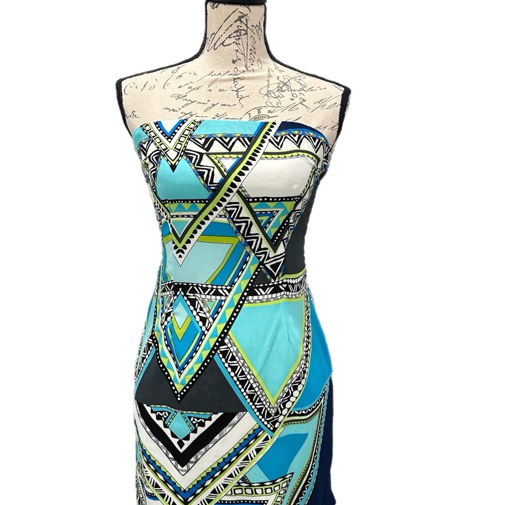 Olivaceous Geometric Strapless Mini Dress W/ Peekaboo Back Sz S EUC